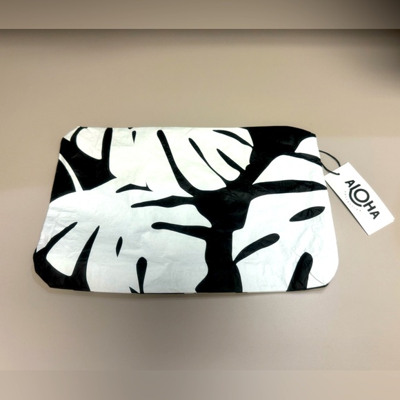 Aloha Collection Mid Pouch (Monstera) - Picture 3 of 6